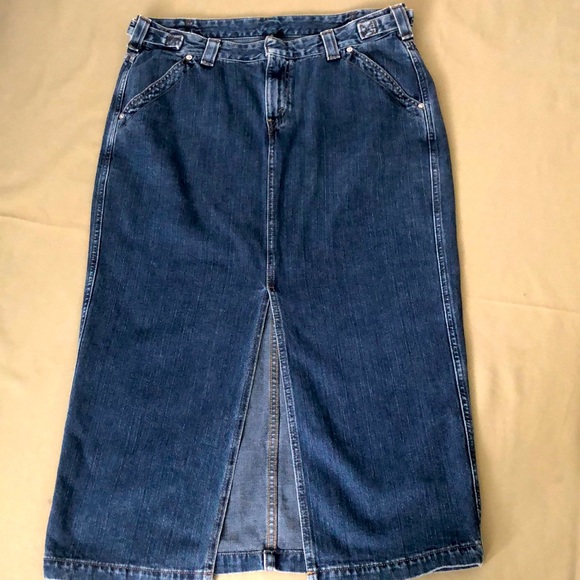 LEVI’S women’s long Jeans Skirt size 12” w/ pockets, adjustable belts attached